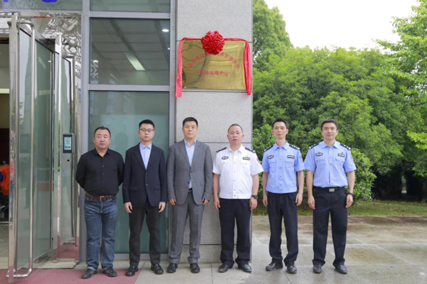 衢州交警科技運(yùn)維中心揭牌投用！銀江智慧運(yùn)維管理平臺(tái)全面助力衢州交管 (2).png